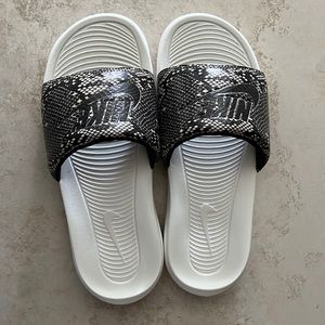 Nike Victori One slides snakeskin print